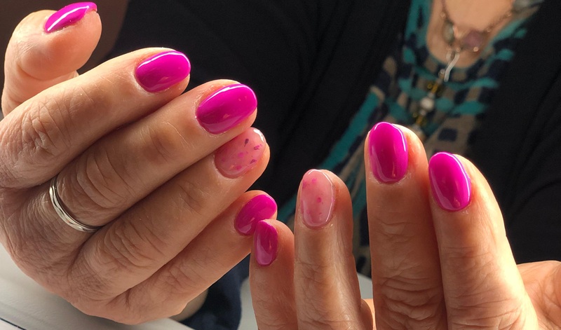Ricostruzione unghie in gel con allungamento
